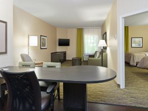 Candlewood Suites Grove City - Outlet Center