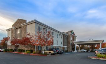 Holiday Inn Express & Suites Roseville - Galleria Area