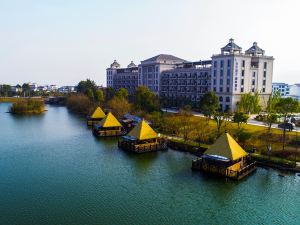 Xianhua Sandalwood Lakeside Hotel