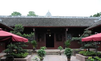 Xinglong Street Courtyard Hostel