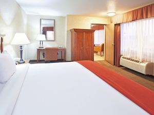 Holiday Inn Express & Suites Barstow-Outlet Center