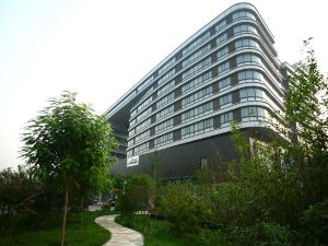 Iris Orchard All Suites Hotel (Tangshan Convention Center)