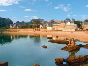 Logis Hôtel Saint Guirec Et de La Plage