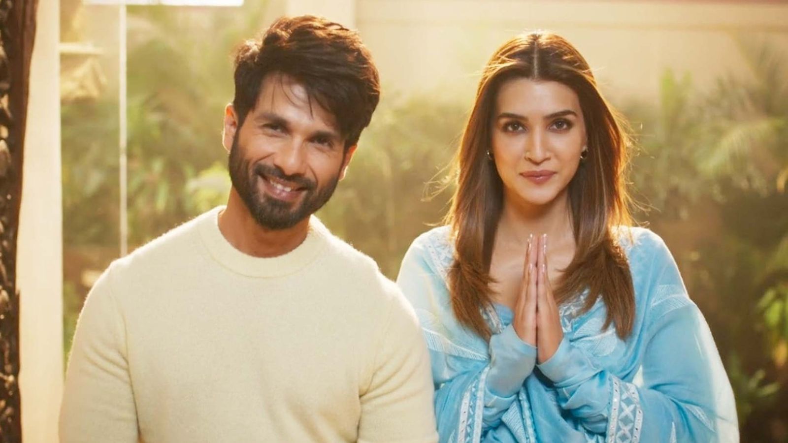 Image may contain Shahid Kapoor Kriti Sanon Face Happy Head Person Smile and Adult