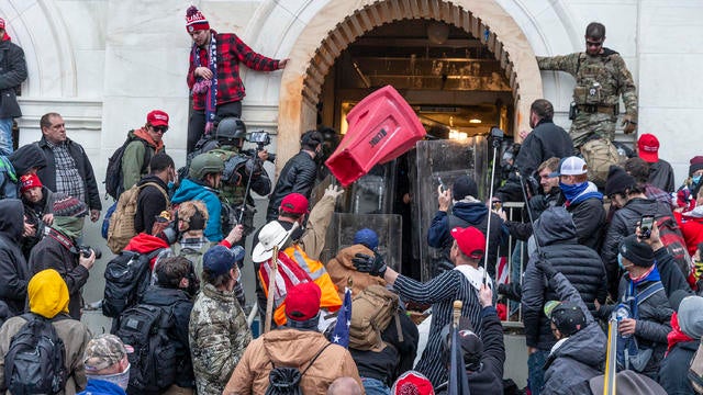 Rioters clash with police trying to enter Capitol building 