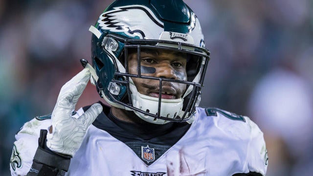 Wendell Smallwood wears an Eagles uniform and helmet during an NFL game in 2018 