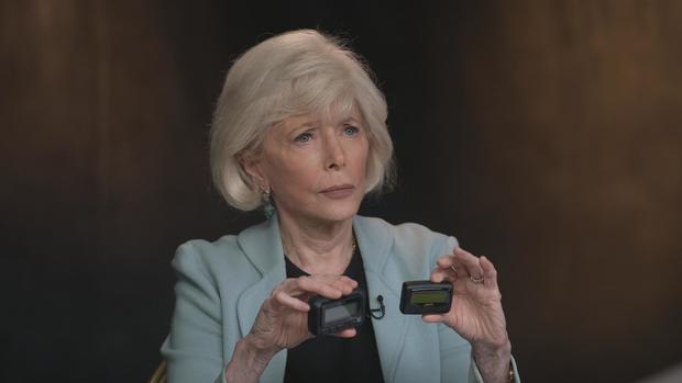 Lesley Stahl with pagers 