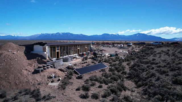 0419-ctm-earthships-shamlian-969429-640x360.jpg 