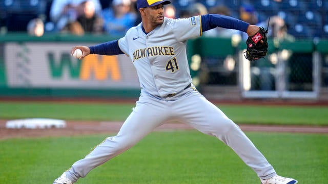 Joe Ross pitches in a game for the Milwaukee Brewers 