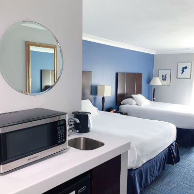 Executive Two Queen Room with Jacuzzi and Balcony The Pacific Inn Promo Code