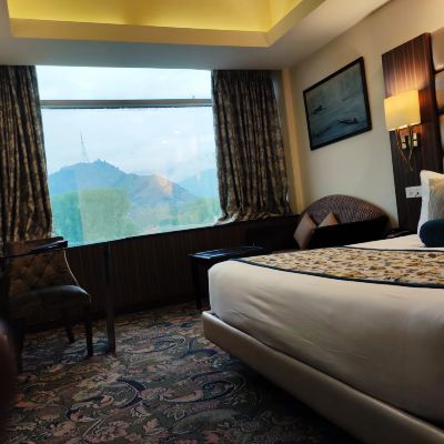 One-Bedroom Suite Radisson Srinagar Promo Code