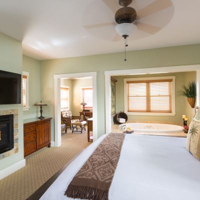 Grand Room, 1 King Bed (07 Grand King SPA (Ada) ) 1906 Lodge Promo Code