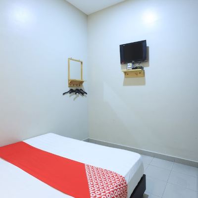 Standard Queen OYO 90245 Dkeris Hotel Melaka Promo Code