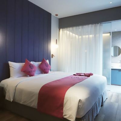 Deluxe Room 1 Queen bed HOME Hotel Promo Code