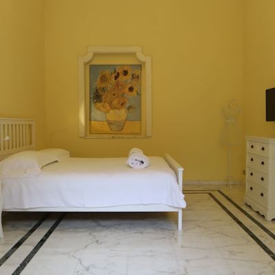 Townhome, 1 Bedroom (Re Vittorio Emanuele Luxury Apartment) Piazza Dante Suites in Naples Promo Code