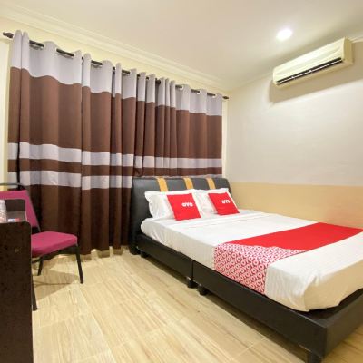 Deluxe Double Bed Room OYO 90205 Bayu Sintok Motel Promo Code