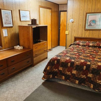 Double Bed Room Voyageur Motel, International Falls MN by OYO Promo Code