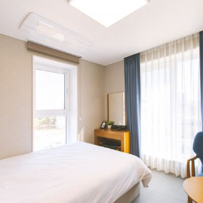 A 5-person room 301 Free breakfast Indoor BBQ(Check-in 18:00) Yeongjongdo Bloominghouse Pension 쿠폰