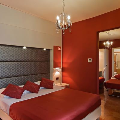 Junior Suite (4 pax) Hotel Fellini Promo Code