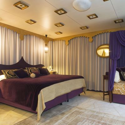 Moroccan Fantasy Room The Retreat at Froog Moore Park Promo Code