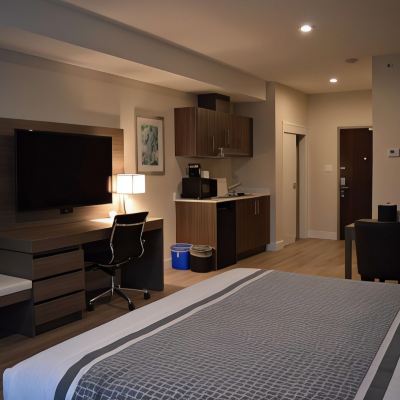 Suite, 1 King Bed with Sofa bed, Non Smoking, Kitchenette (with Sofabed) Best Western Plus Gateway to The Falls Promo Code