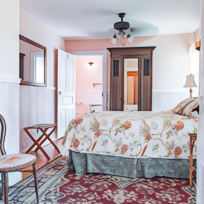 Queen Room-Non-Smoking Black Mountain Inn Promo Code