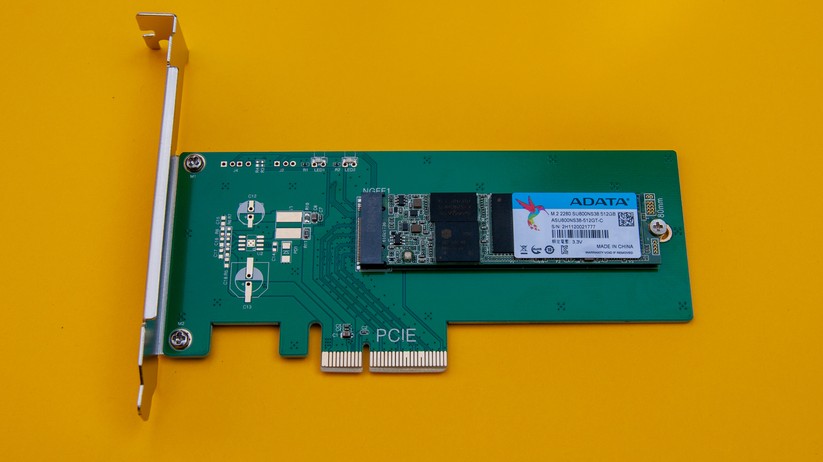 Solche Adapter kombinieren M.2-Steckplätze mit PCIe-Anschlüssen. 