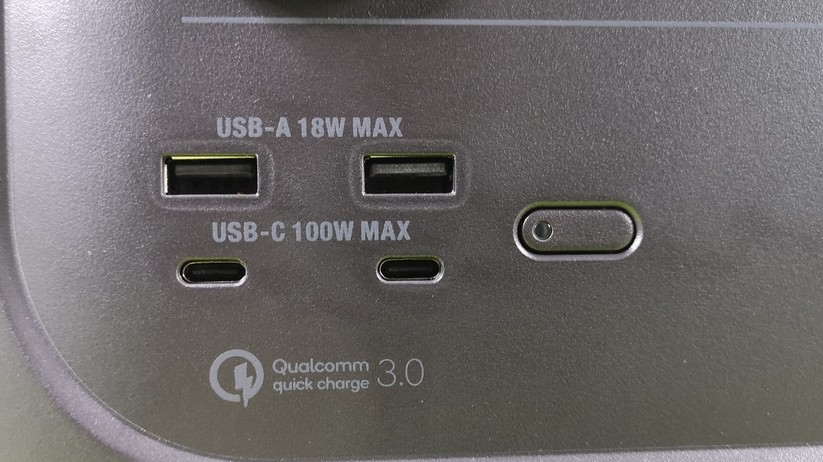 Die USB Ausgänge leisten bis zu 100 W.