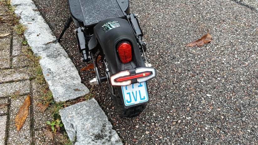 Blinker für die Heckmontage sind nur bedingt für Roller mit breiten Reifen geeignet.