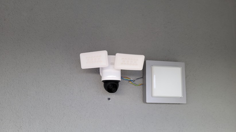 Eufy Floodlight Cam E340: Dual-Objektiv, Automatische Bewegungsverfolgung, Cruise-Modus