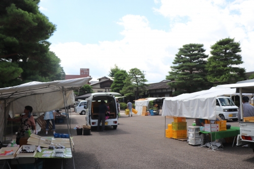 陣屋朝市