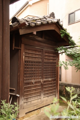 満足稲荷神社　　文京区千駄木8