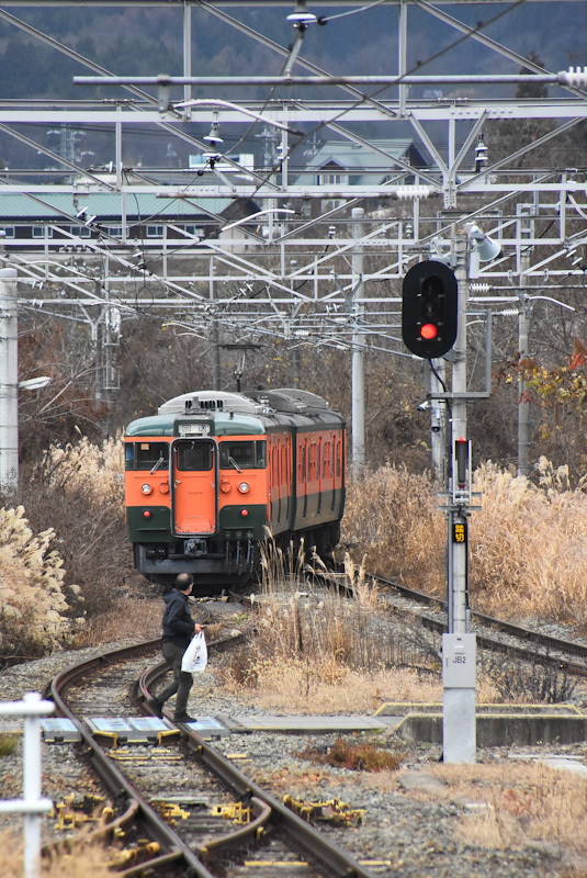 2022年11月27日撮影　しなの鉄道　115系S3編成　湘南色　後撃ち