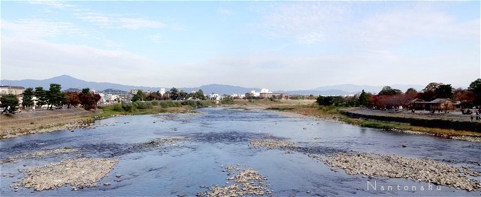 嵐山 渡月橋から東　左側が比叡山　２