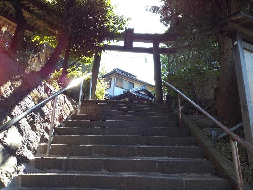 駒林神社の鳥居・石階２