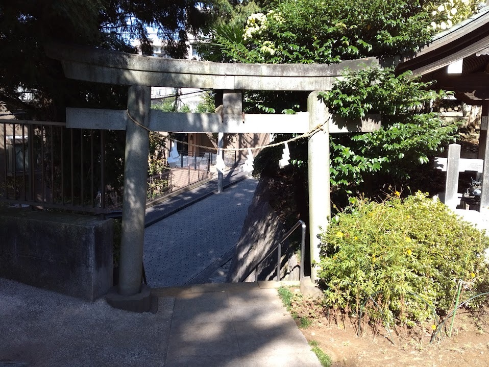 駒林神社の境内１