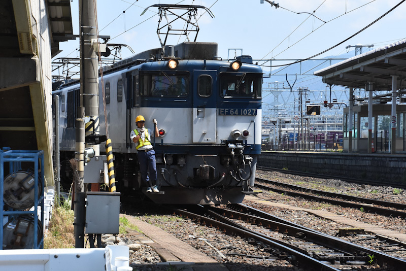 2024年6月15日撮影　南松本にて　西線貨物8084ﾚの機回し　1