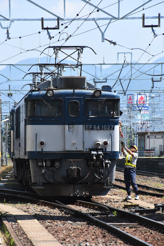 2024年6月15日撮影　南松本にて　西線貨物8084ﾚの機回し　無線機返却