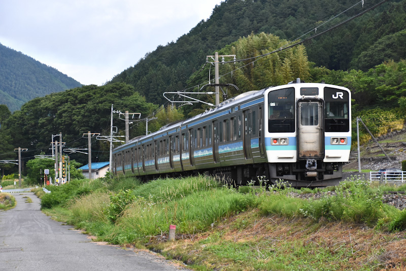 2024年6月16日撮影　辰野線　下り始発151M　211系　N309編成が代走　後撃ち