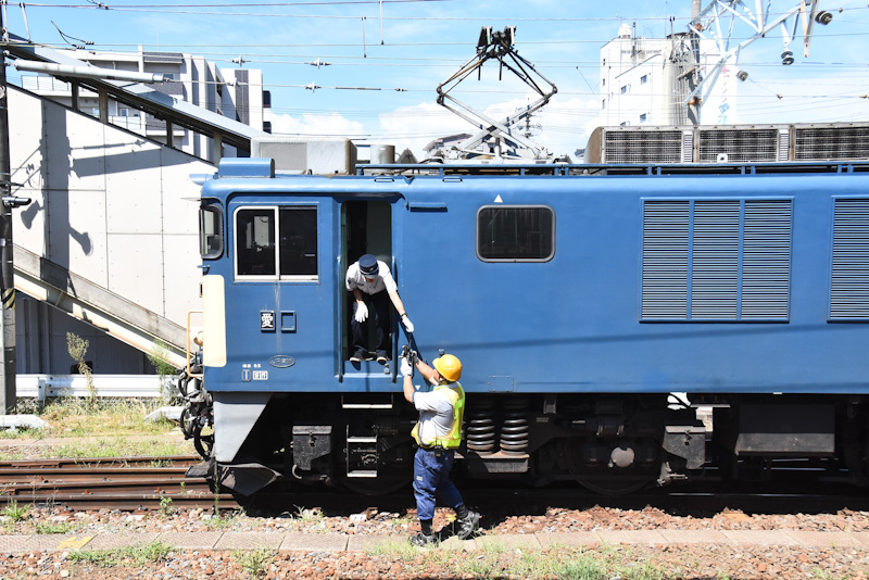 2024年8月24日撮影　南松本にて　西線貨物8084ﾚ　機回し　無線機返却