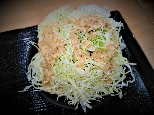 豚屋とん一　イオンタウンユーカリが丘店　たれかつ丼　キャベツ