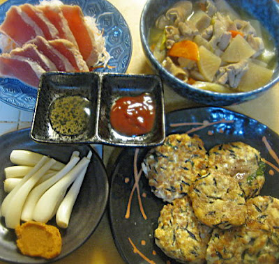 今日の晩ご飯　豆腐ひじきハンバーグ　マグロ　エシャレット　まだ続くもつ煮