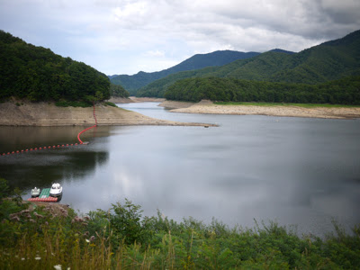 水量の少ないかなやま湖