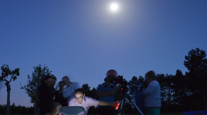 Mars est blotti contre la Lune