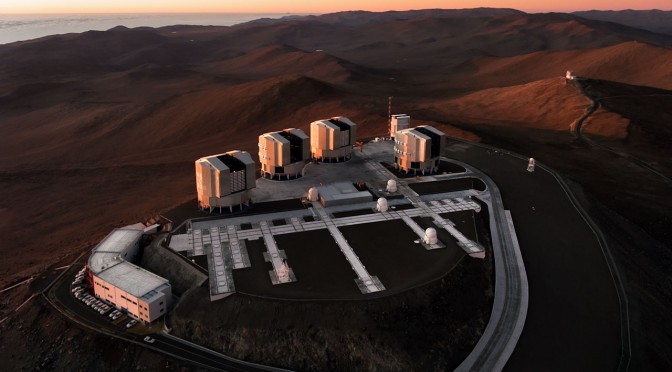 Insolite : un drone survole le Very Large Telescope