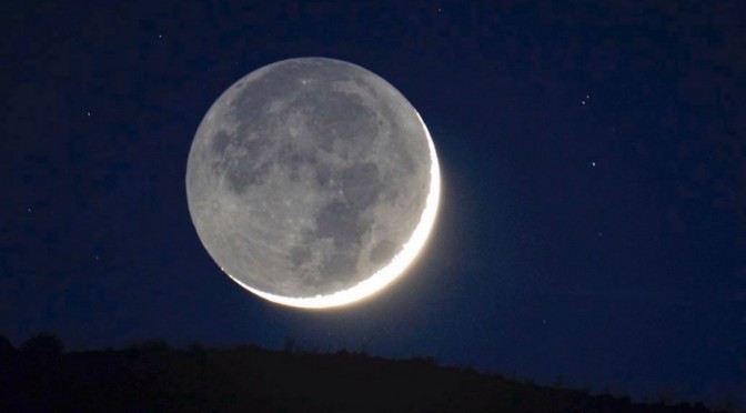 En vidéo : un saisissant coucher de lumière cendrée