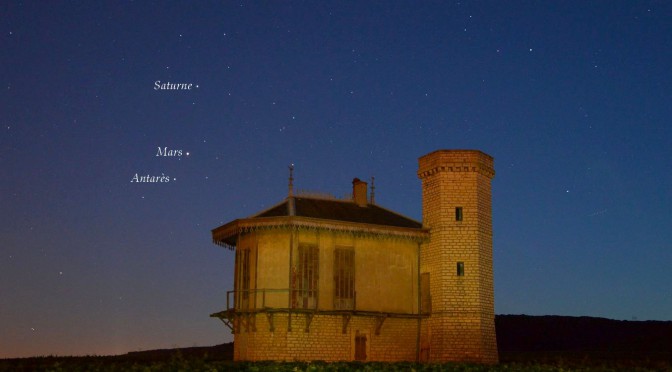 Saturne, Mars et Antarès s’alignent au crépuscule