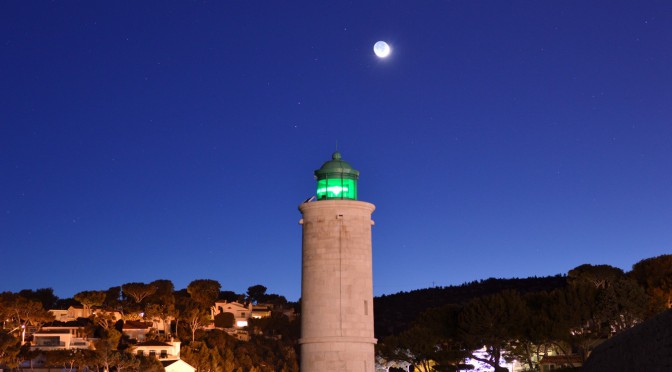 Clair de Lune au crépuscule sur le phare de Cassis