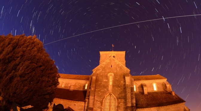 Un transit de l’ISS au-dessus d’une église romane