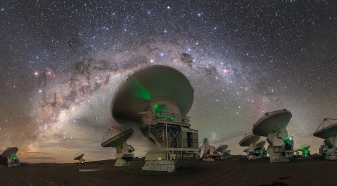 ALMA : portrait d’un radiotélescope géant sous la Voie lactée